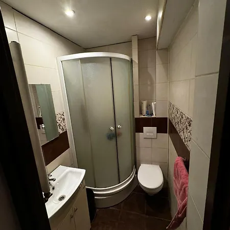 With Private Bathroom - Self Check-in בית הארחה
